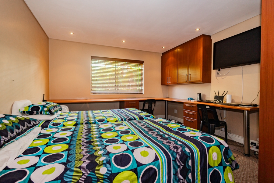 6 Bedroom Property for Sale in Baronetcy Estate Western Cape